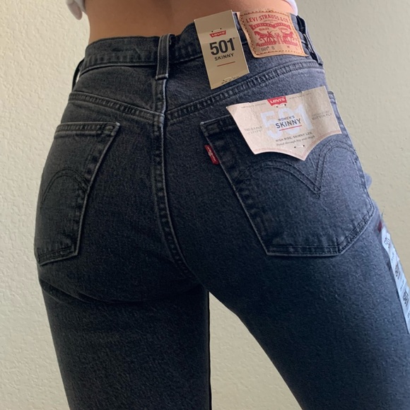 Leviโs 501 high rise skinny jean in faded black - Picture 16 of 16